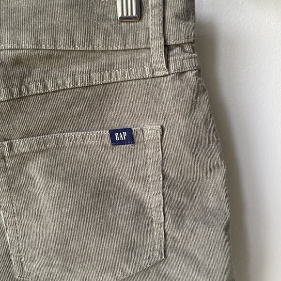GAP Women's Corduroy Green 4 Inch Inseam Cut-Off Frayed Hem Shorts Size 10 - Picture 3 of 9